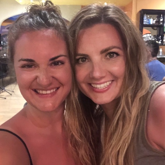 Hi There, Poshers! 👋 - Picture 1 of 5